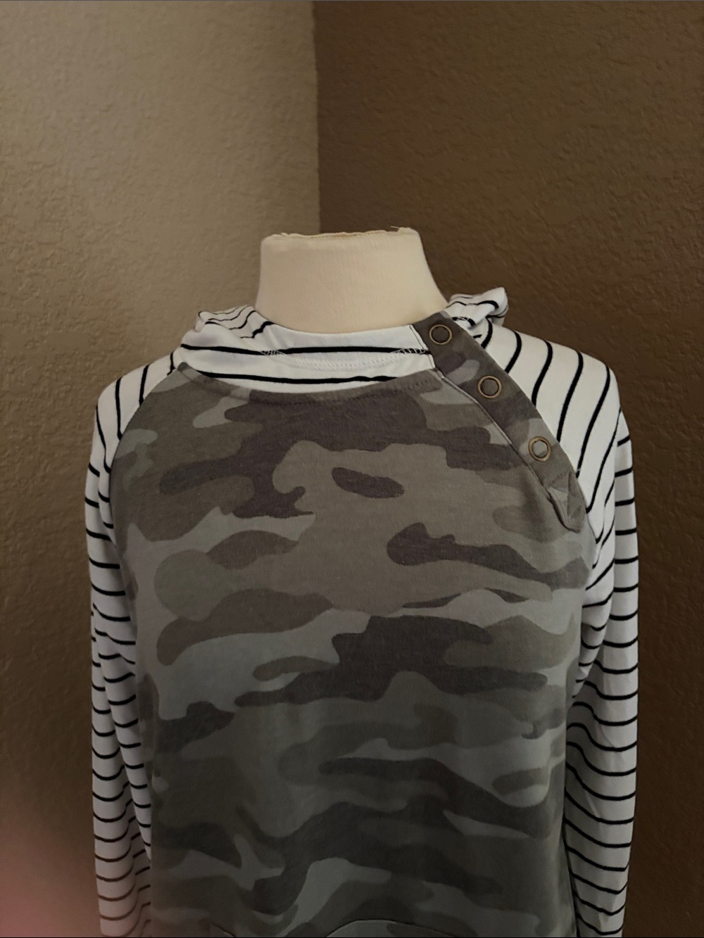 Maurice’s Gray Camo Pullover Hoodie with Striped Sleeves like new size L